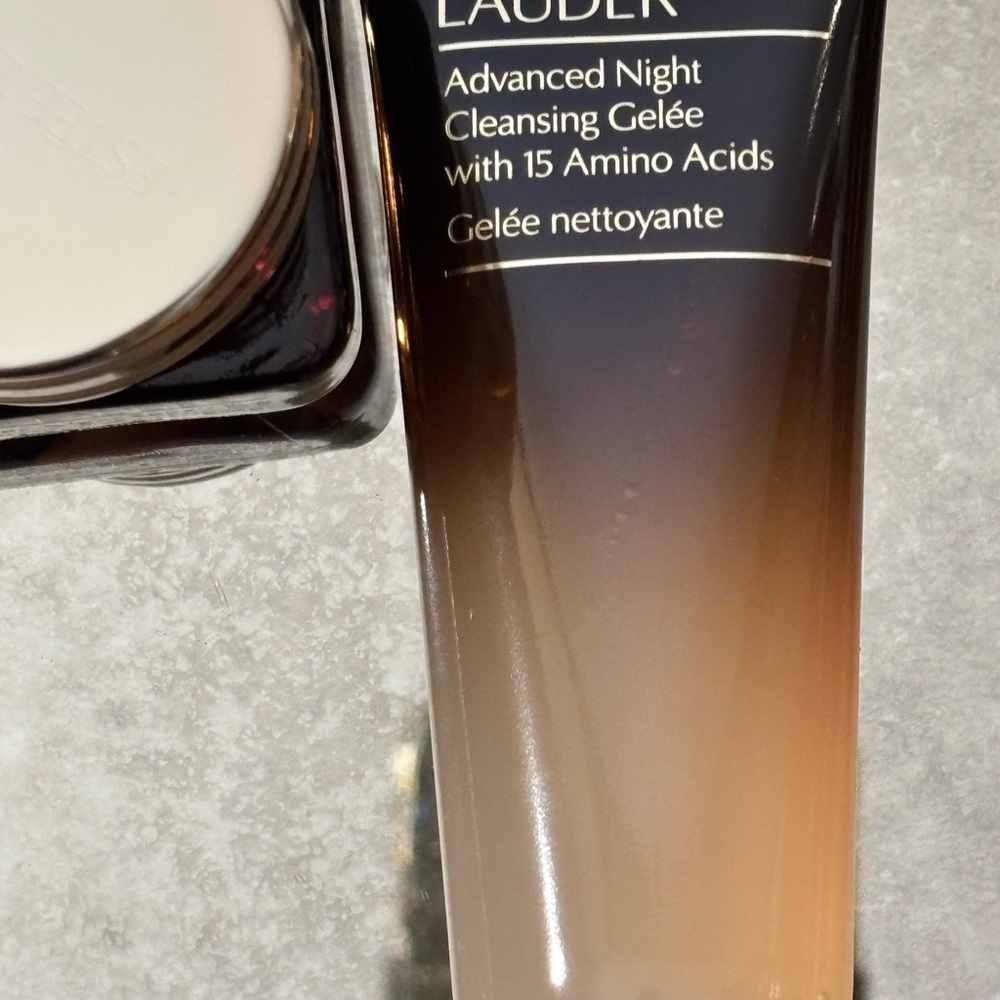 Estée Lauder Makeup and Skincare Set Brand New - Picture 5 of 6